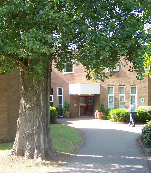 mbaschoolprofile_topmba_com-uploads-gallery-6-cranfieldentrance_jpg.jpg